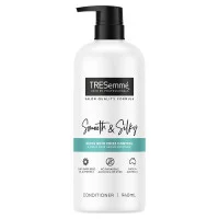 Tresemmé Smooth and Silky Conditioner With Sunflower Seed Oil and Vitamin A 940 ML